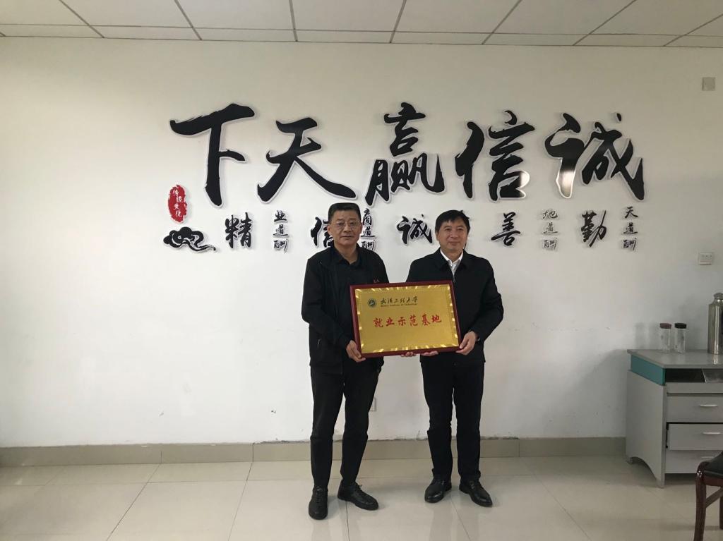 1653555232943450.jpg 1653555232943450.jpg